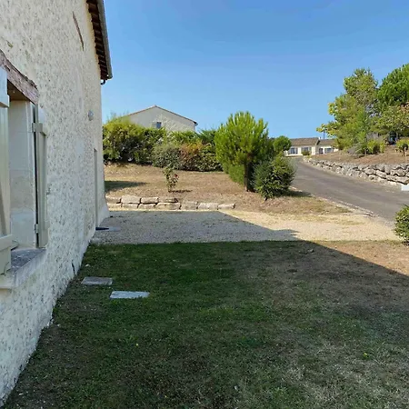 Charming In Dordogne Near Vineyards Chalais (Charente)