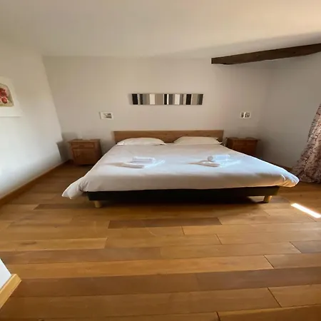 Charming In Dordogne Near Vineyards