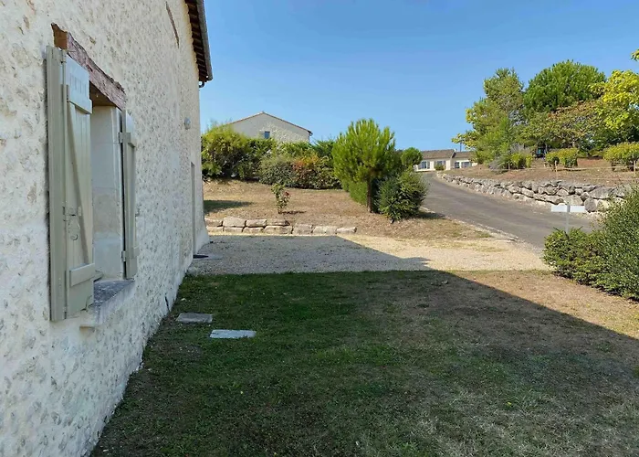 Charming In Dordogne Near Vineyards Chalais (Charente)